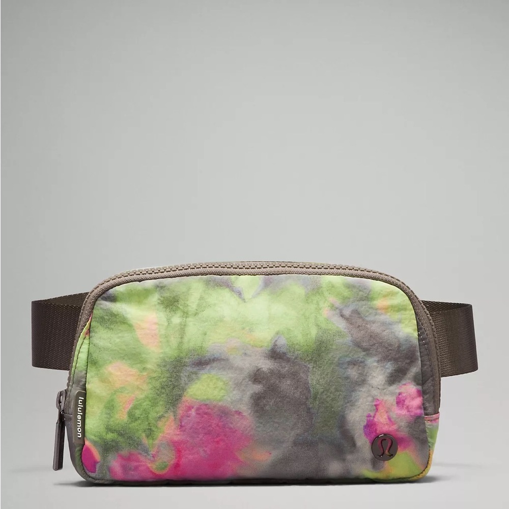 Lululemon Everywhere Belt Bag 1L- Hyper Dye Multi/Rover